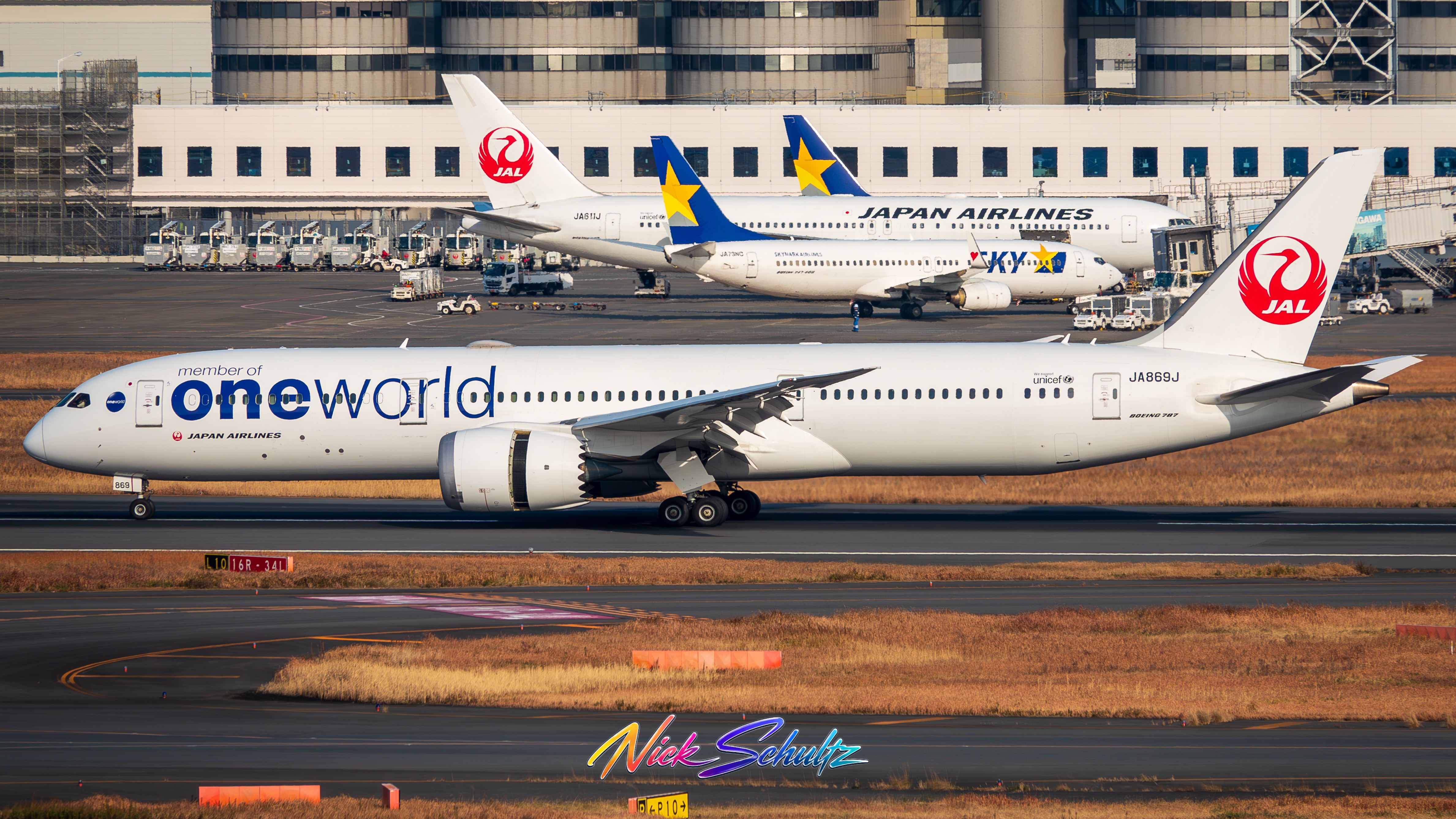 Japan Airlines Boeing 787-9 at Haneda Airport